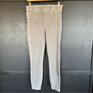 SPANX Pull On Denim Jeggings Jeans Light Gray Wash Size Medium